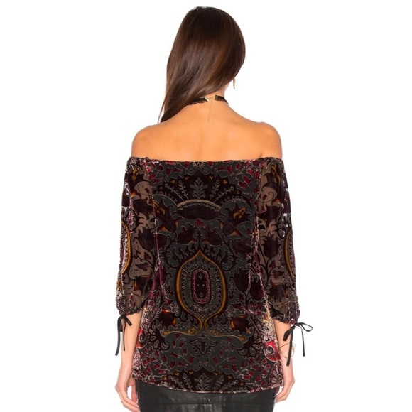 Alice & Olivia Alecia Off Shoulder Top Baroque Burnout Size XS - Picture 2 of 9